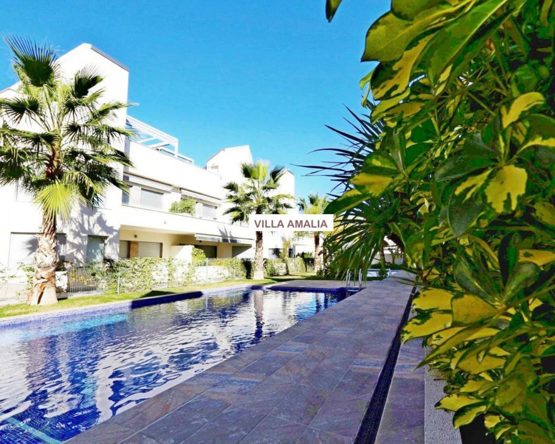 Beach Apartment Amalia Торрев'єха Екстер'єр фото