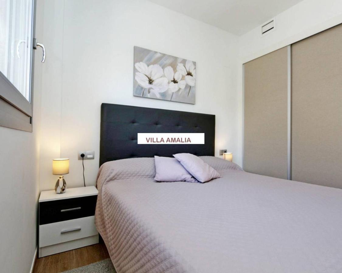 Beach Apartment Amalia Торрев'єха Екстер'єр фото