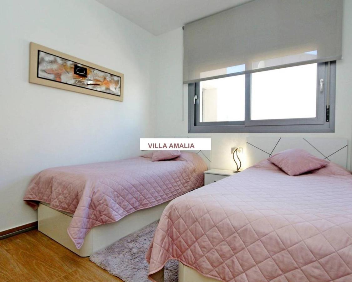 Beach Apartment Amalia Торрев'єха Екстер'єр фото
