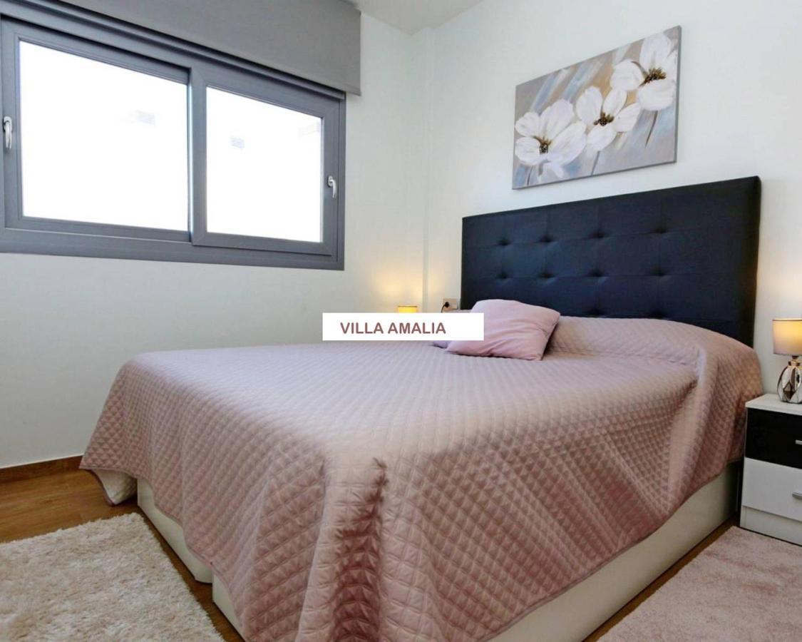 Beach Apartment Amalia Торрев'єха Екстер'єр фото