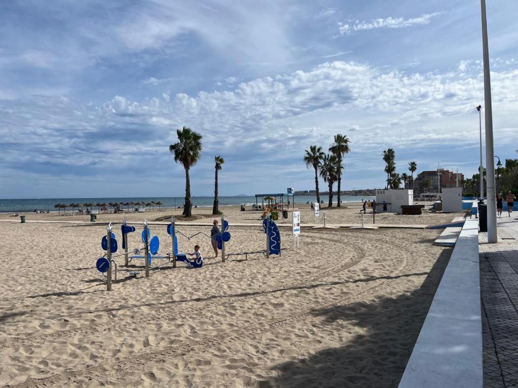 Beach Apartment Amalia Торрев'єха Екстер'єр фото