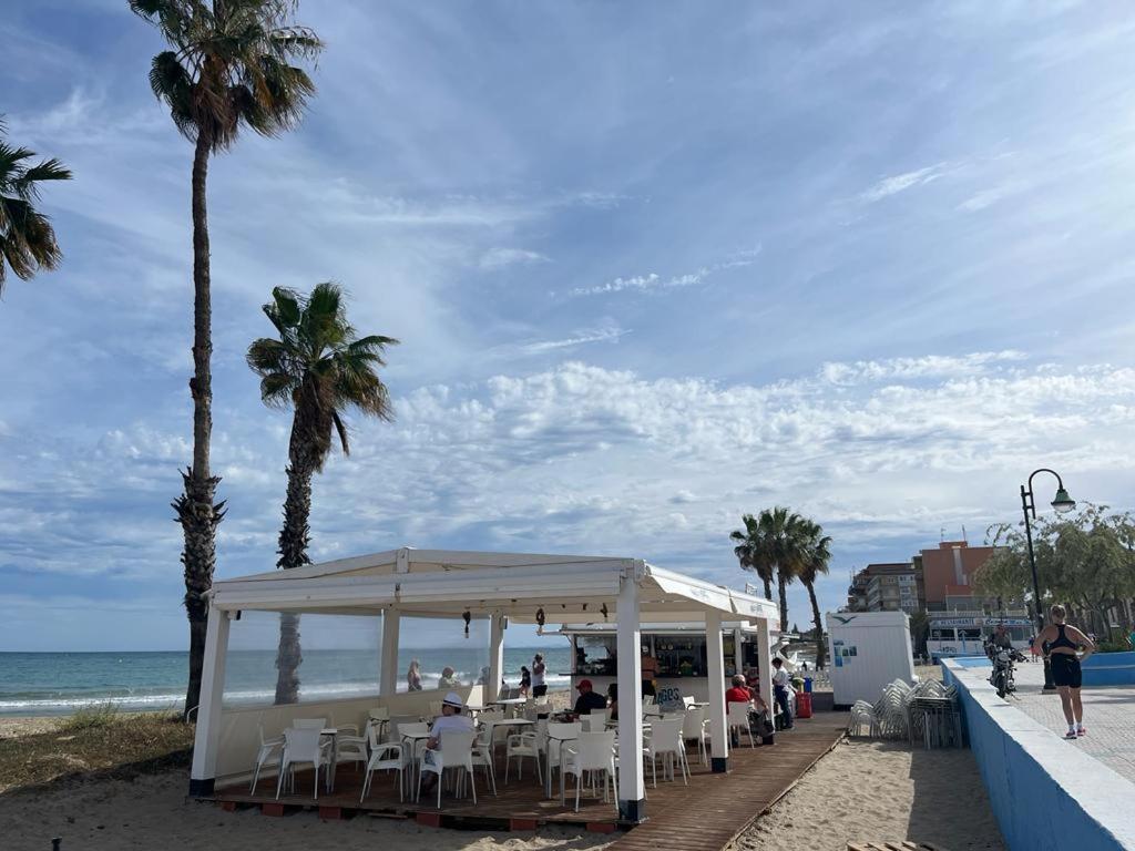 Beach Apartment Amalia Торрев'єха Екстер'єр фото